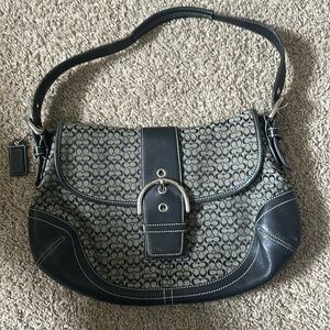 Coach shoulder handbag.
